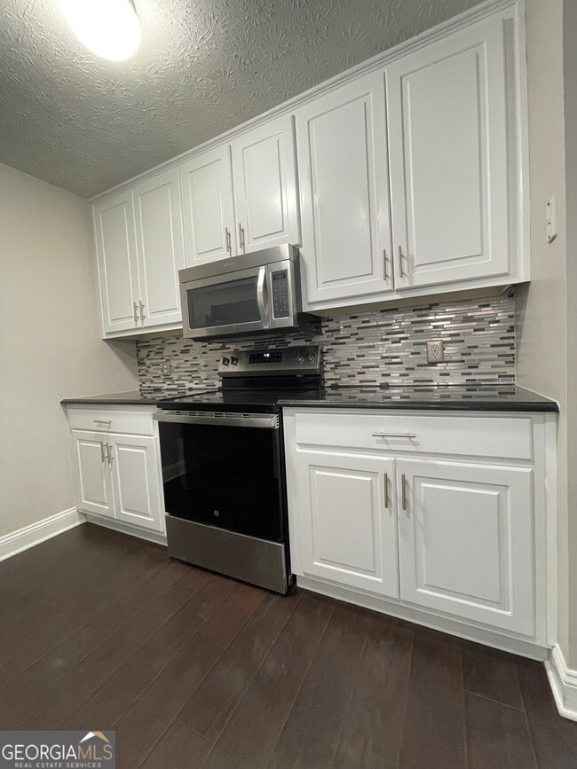 Building Photo - 2880 Florence Dr