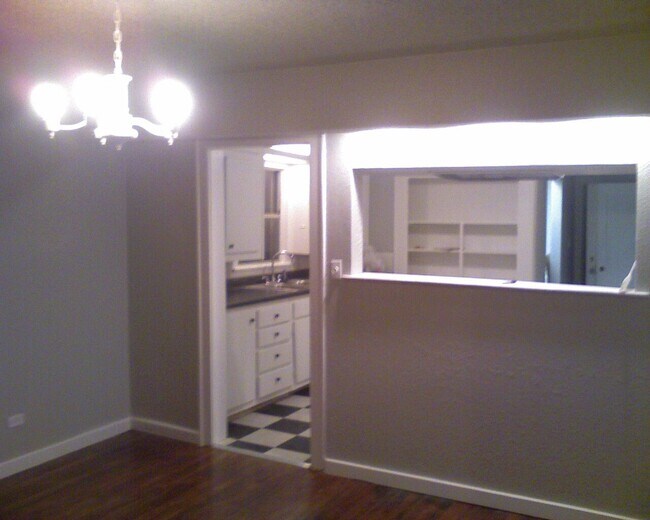 Building Photo - 1701 Daniel Dr