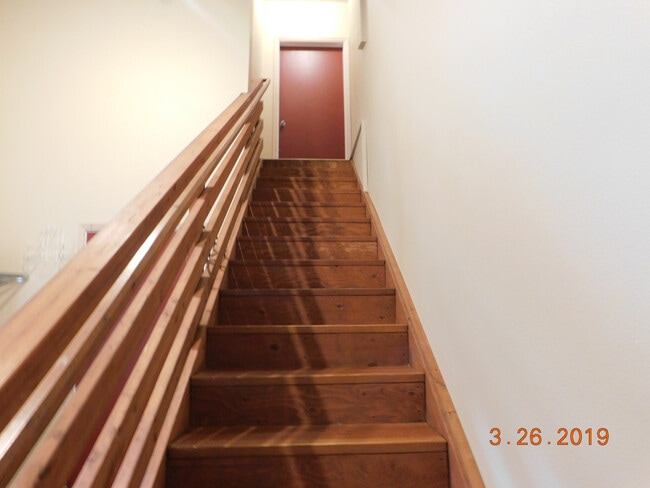 Building Photo - Gated 1 Bedroom Apartment