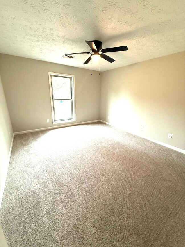 Building Photo - ** 4 Bed 3 Bath located in Prattville ** Call 334-366-9198 to schedule a self-tour. $500 credit t...