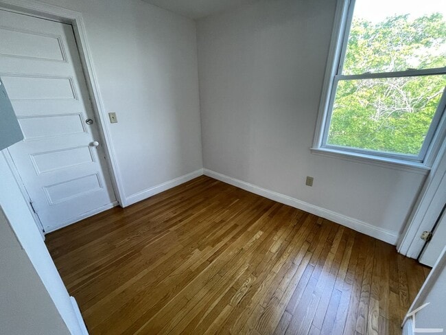 Building Photo - 41 Egremont Rd