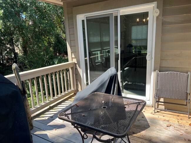 Building Photo - Lovely Condo in Shipyard with a Garage