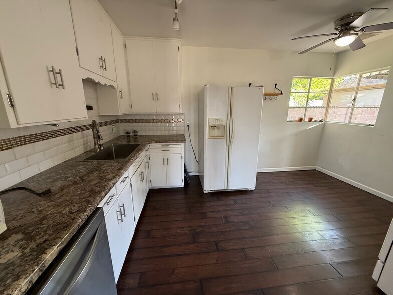 Building Photo - 1634 E 12th St