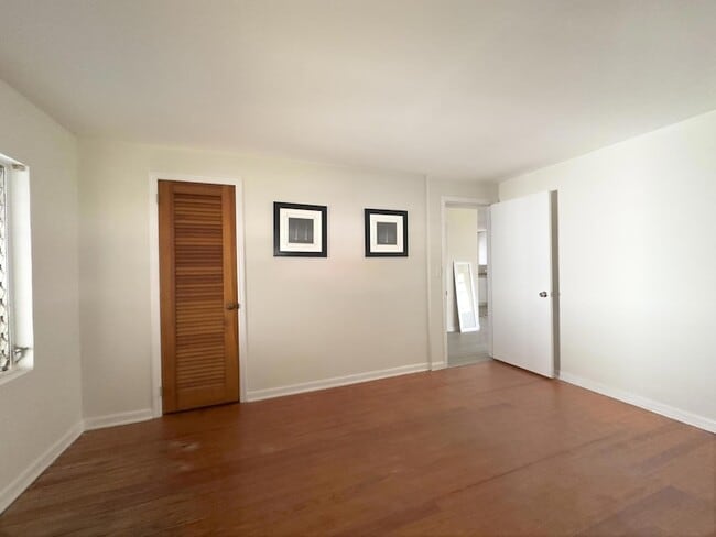 Building Photo - 422 N Broadway