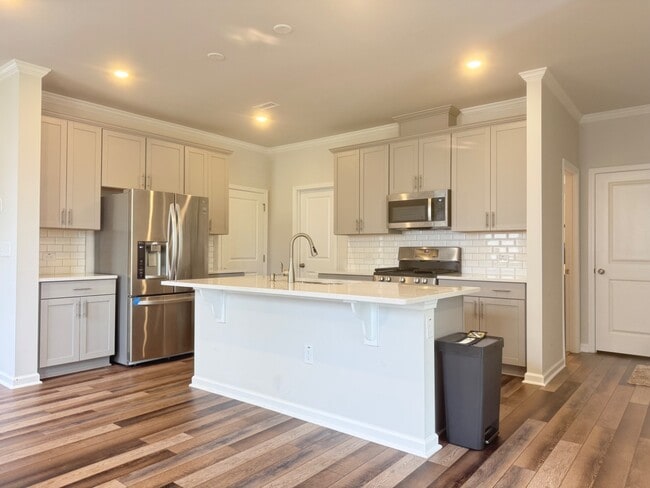 Building Photo - 4 Bedroom End Unit Townhome Almost New