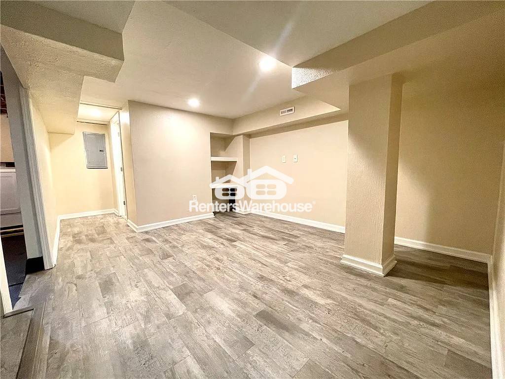 Building Photo - 5810 Francis Ave