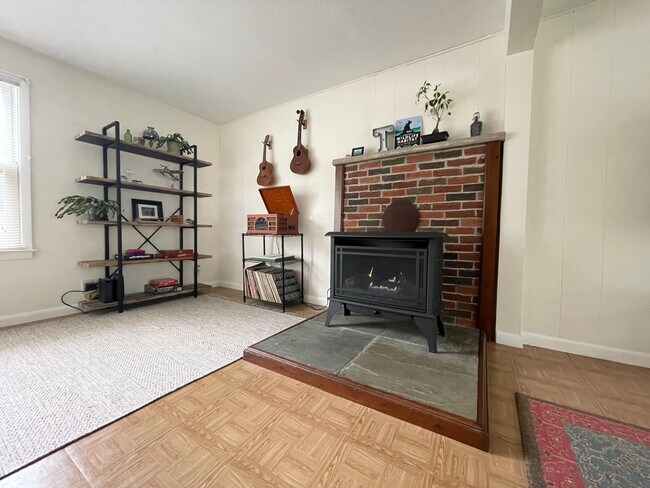 Living Room - 3392 Howlett Hill Rd