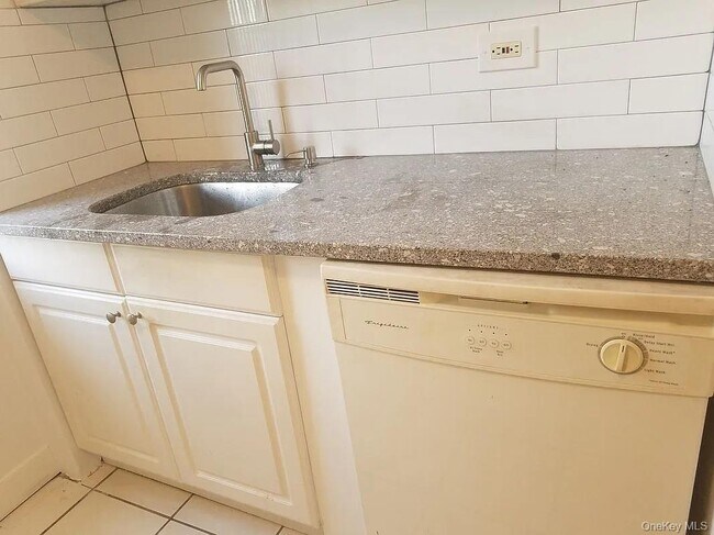 Building Photo - 2640 Marion Ave