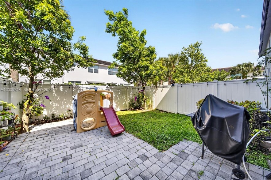 Building Photo - 4349 Veleiros Ave