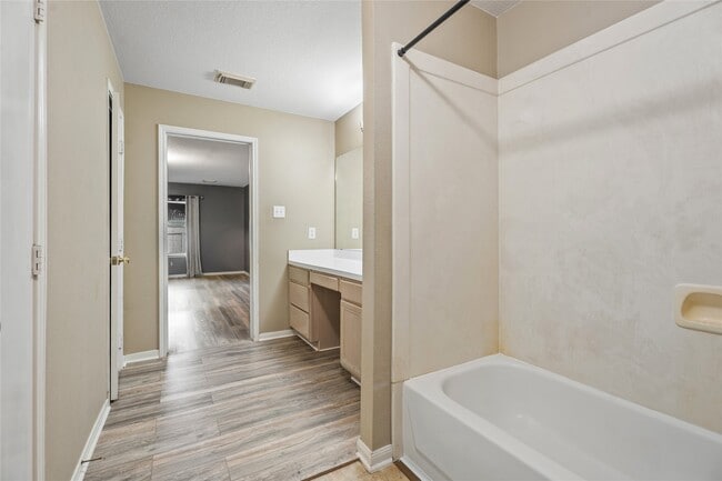 Building Photo - 9331 Carmalee St