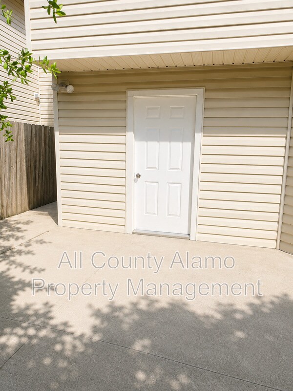 Building Photo - 9023 Mountain Field Dr