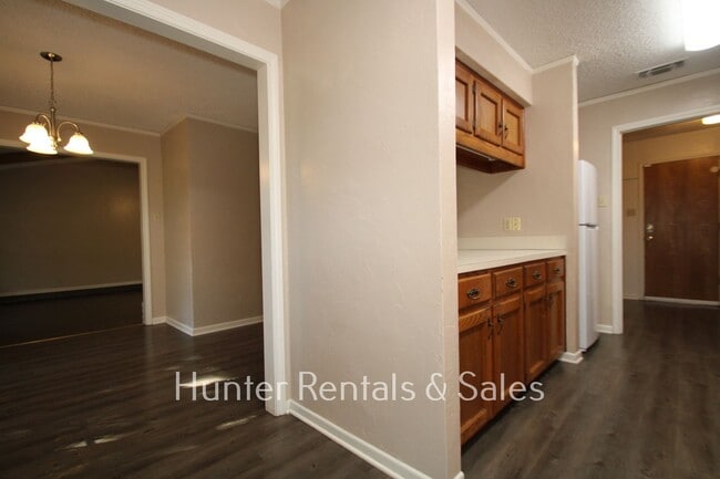 Building Photo - Country Trails Classic!