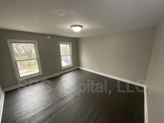 Building Photo - 224 E Mulberry Ave