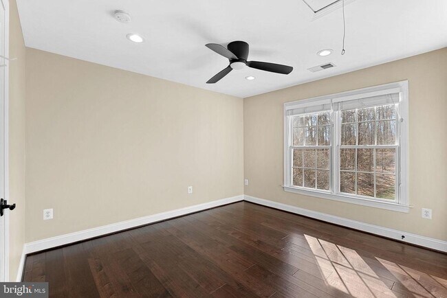 Building Photo - 8138 Rondelay Ln