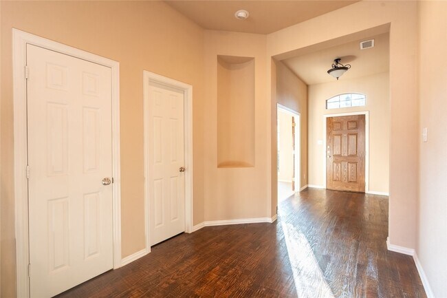 Building Photo - 2505 Vista Oaks Dr