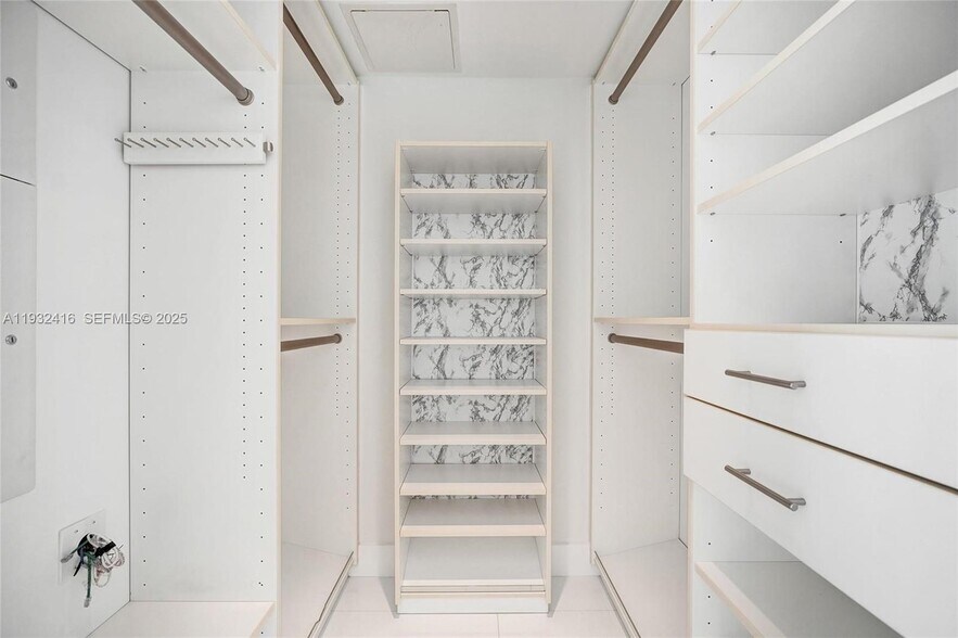 Building Photo - 495 Brickell Ave