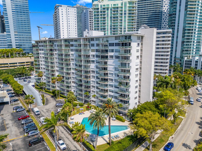 Building Photo - 1408 Brickell Bay Dr