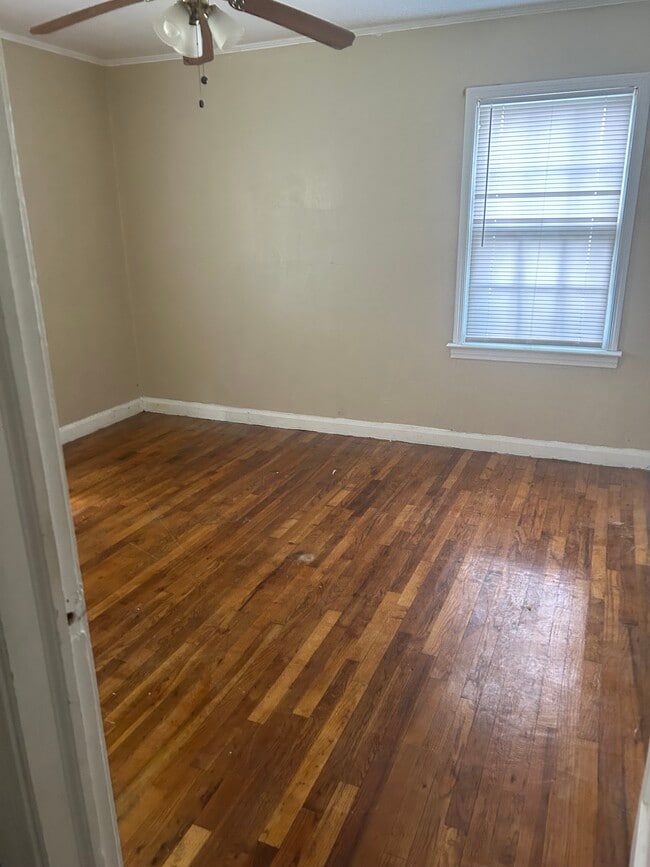 Building Photo - OnPointe Hinton Rentals (503)