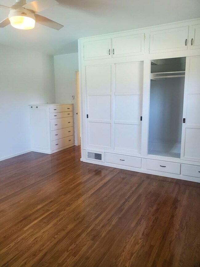 Building Photo - Recently Upgraded and Refreshed House with Pool and Casita