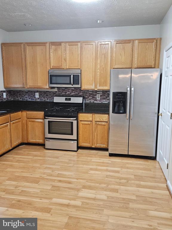 Building Photo - 232 Eisenhower Ct