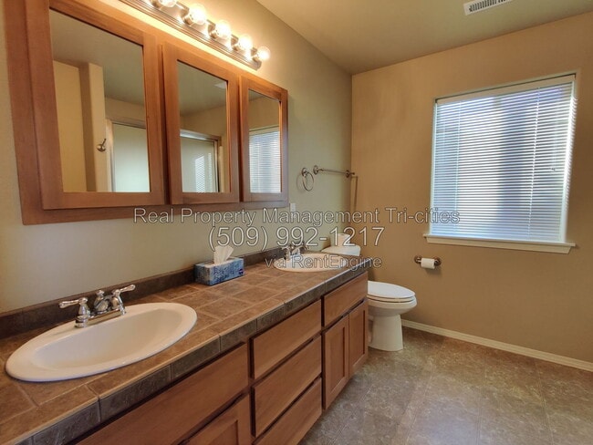 Building Photo - 2667 Torrey Pines Way