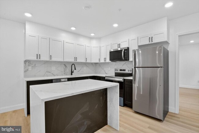 Building Photo - 712 N American St