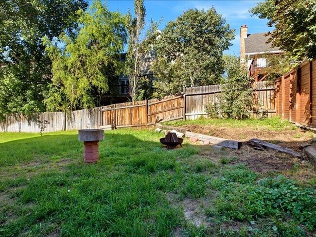 Building Photo - Cottonwood Heights 5 bed 3 bath Twin Home