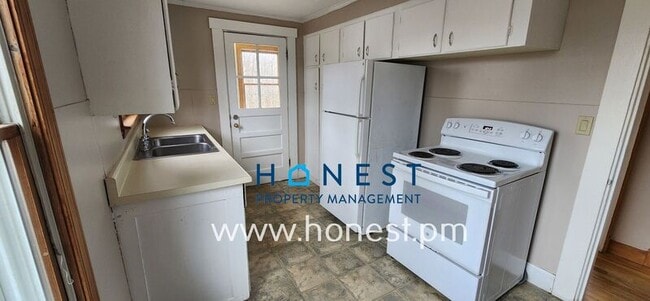 Building Photo - 4 Pierce St