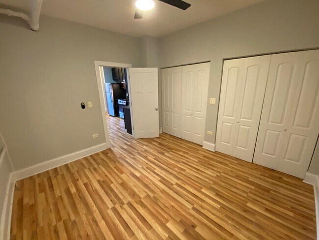 Building Photo - Rogers Park 1BR Garden unit - Near Red Line & Lake