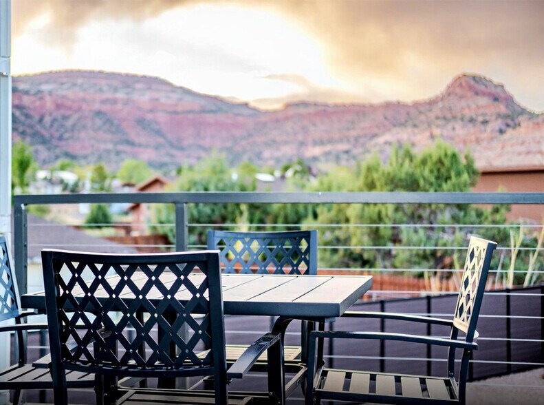 Building Photo - 736 W Rider Dr