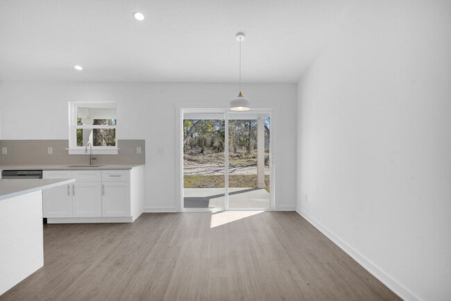 Building Photo - 706 S Brevard St