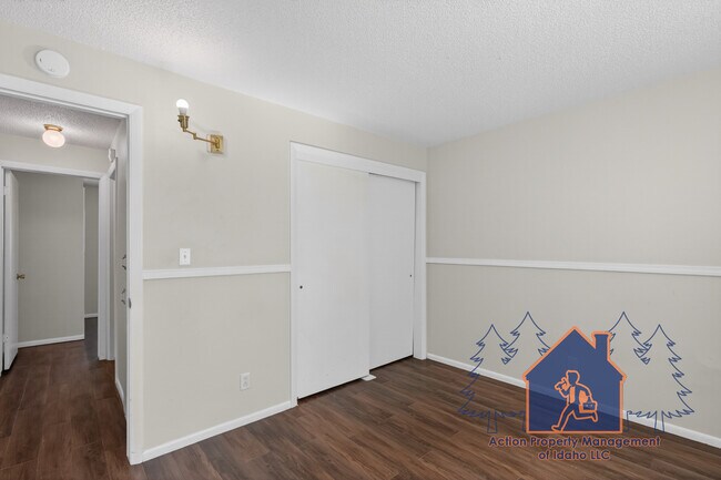 Building Photo - 510 Elmwood Dr