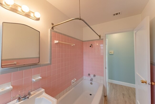 Building Photo - Cozy 3BD/2BA Brick Home in Vibrant Northea...