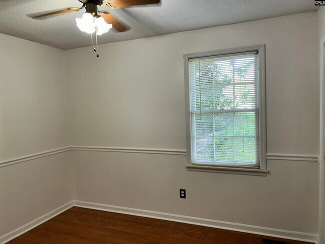 Building Photo - 1405 Parkdale Dr