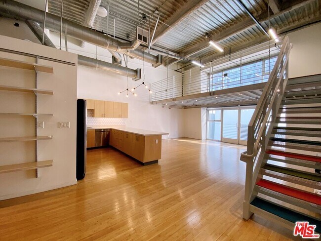 Building Photo - 1130 Flower St