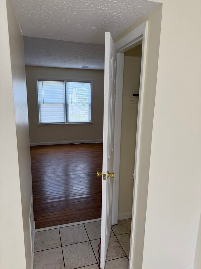 Building Photo - 557 Whitehall Ln