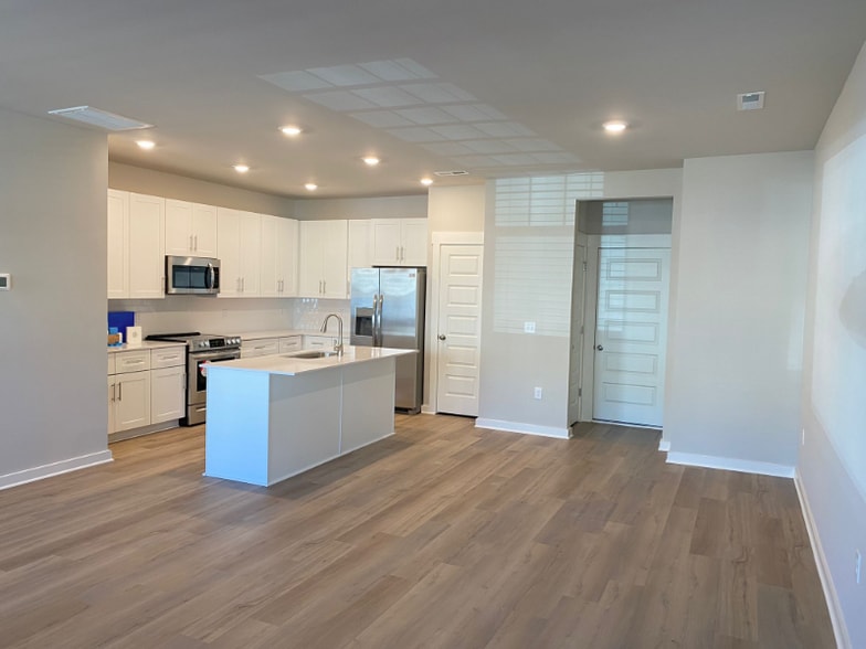 Building Photo - 4521 Sardius Dr