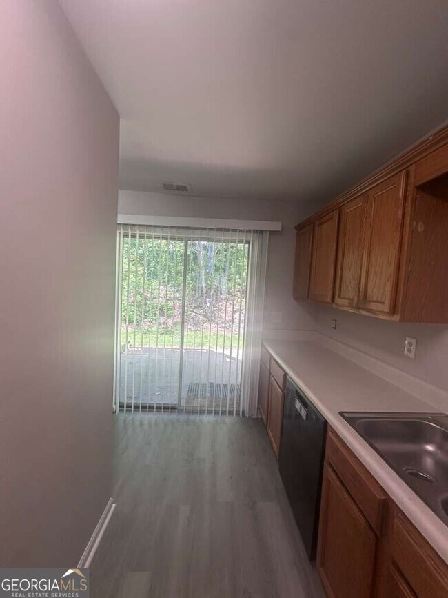 Building Photo - 400 Stonehaven Cir