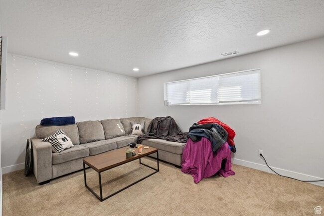 Building Photo - 5210 Woodledge Ave
