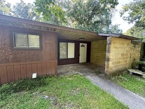 Building Photo - Remodel in Green Leaf with small fenced ba...