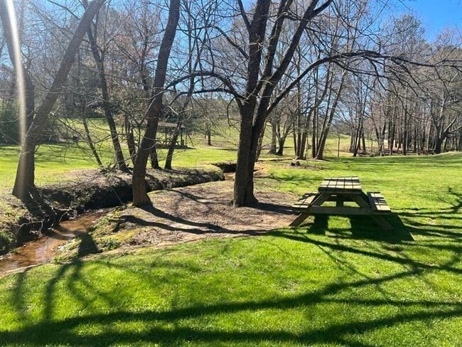 Building Photo - 862 Calvin Pk Dr