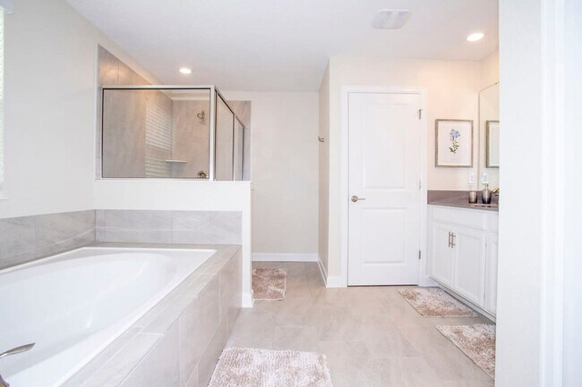 Building Photo - 2713 Bookmark Dr