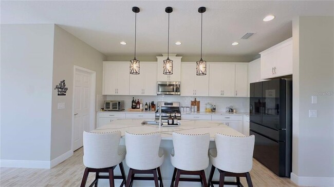Building Photo - 12661 Oak Hill Way
