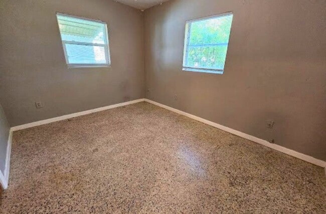 Building Photo - 3 Bedroom, 1 Bath House for rent in Lakeland *Move-In Special*
