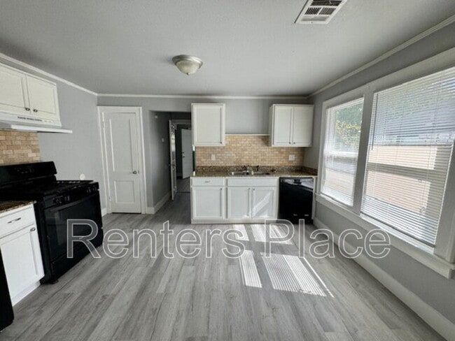 Building Photo - 203 S Jamestown Ave
