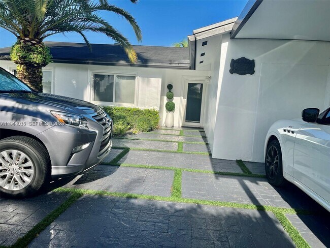 Building Photo - 4872 SW 140th Ave