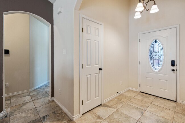 Building Photo - 103 Spike Run