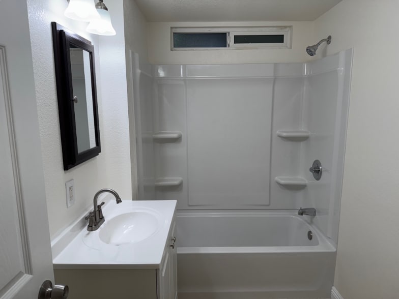 Building Photo - 16645 Valencia Ave