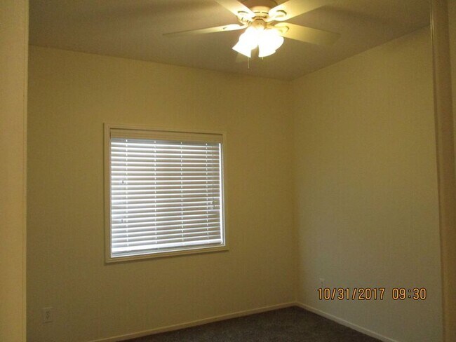 Building Photo - 35736 Emily Ave