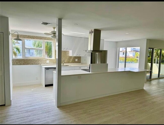 Building Photo - 76 Isle of Venice Dr